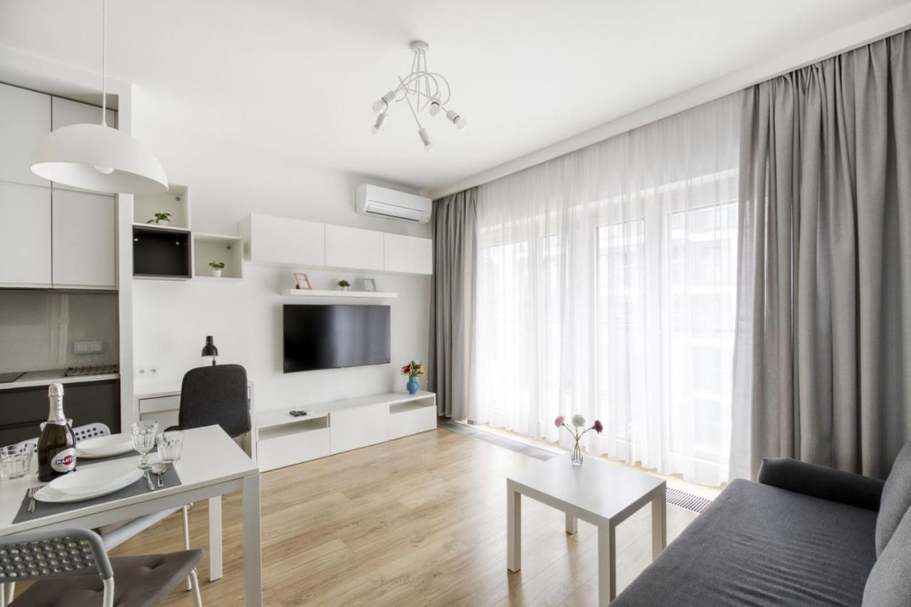 Warsaw Night Apartments Menica Residence Esterno foto